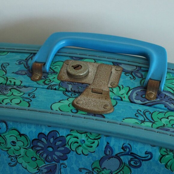 Vintage 1960s Suitcase, Floral Print Hard Side Travel Case,  Mirror Inside - Picture 4 of 10